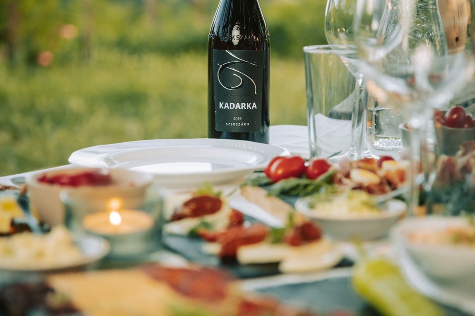 Kadarka bor az asztalon egy Szekszárdi borkóstolón